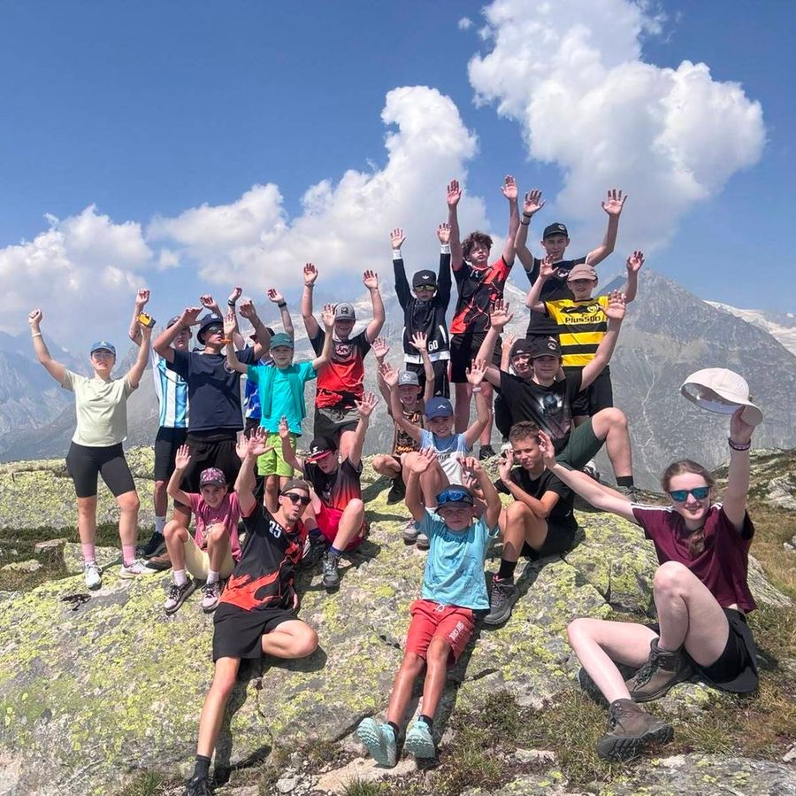 Bild 8 von 8 zum Beitrag «Heute ging es für die Grossen von der Fiescheralp auf eine abwechslungsreiche Wanderung Richtung Aletschgletscher. 🏔️»