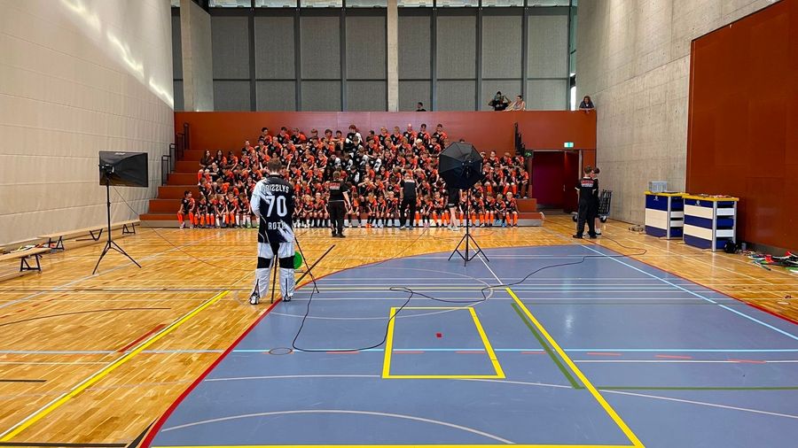 Bild 1 von 4 zum Beitrag «Das diesjährige Fotoshooting mit allen 6 Altersgruppen und 11 Teams ist abgeschlossen.»